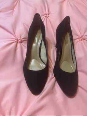 Kelly & Katie Black Suede Pointed Toe Pumps